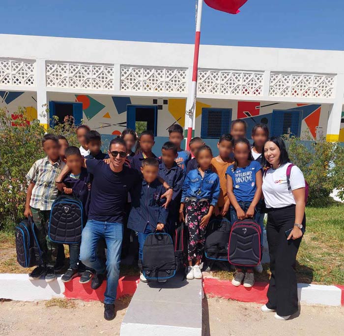 GAT ASSURANCES s'engage pour l'avenir en offrant des cartables et des fournitures scolaires aux enfants défavorisés.