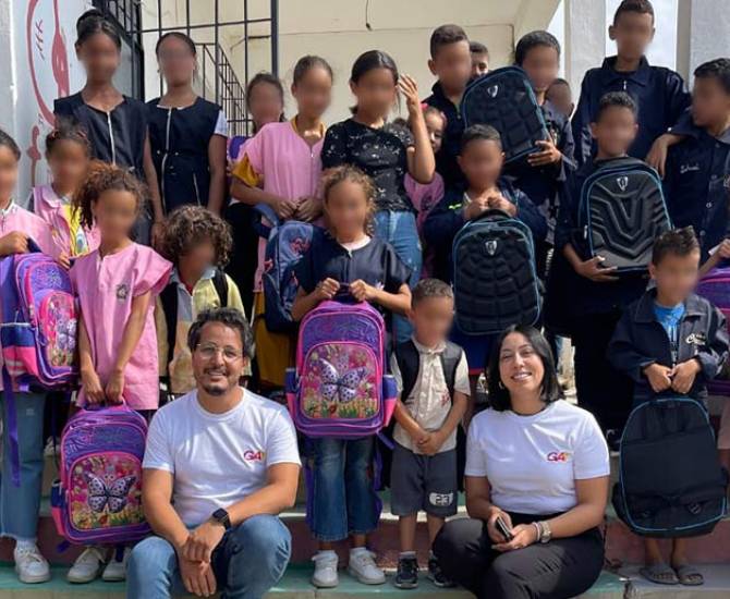 GAT ASSURANCES s'engage pour l'avenir en offrant des cartables et des fournitures scolaires aux enfants défavorisés.